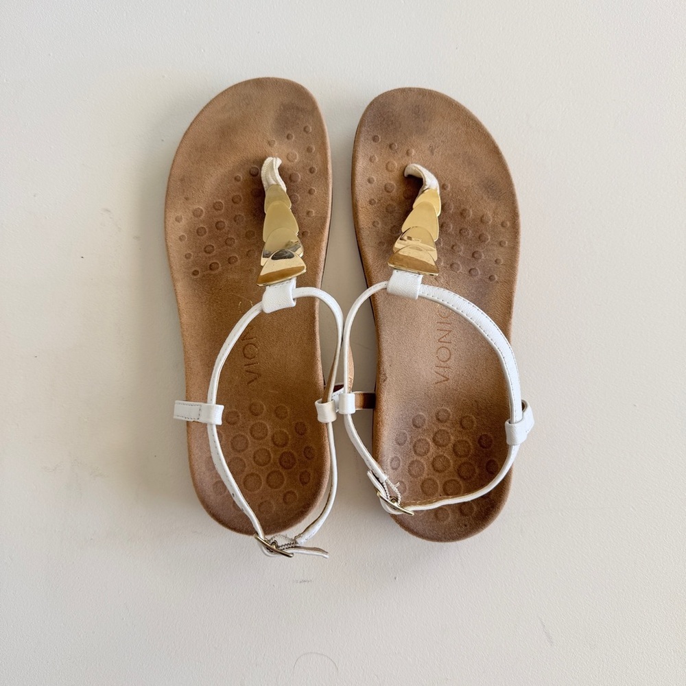 Vionic - Miami Toe Post Sandals in White and Gold - Picture 2 of 5